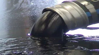 من اكتشف النفط