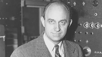 من إخترع القنبلة النووية