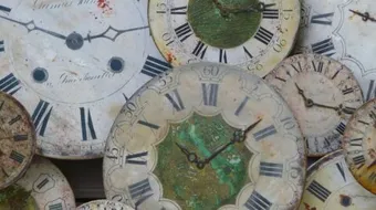 من اخترع الساعة