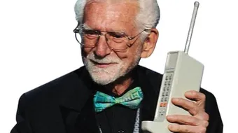 من الذي اخترع اللاسلكي