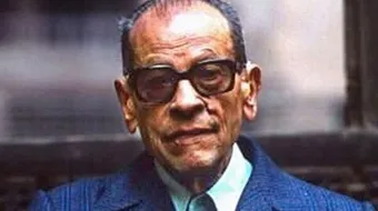 من هو نجيب محفوظ