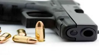 من هو مخترع المسدس