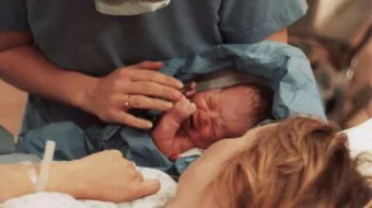 لماذا يبكي الطفل عند ولادته