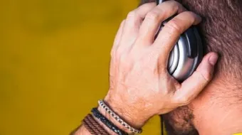 لماذا حرمت الاغاني