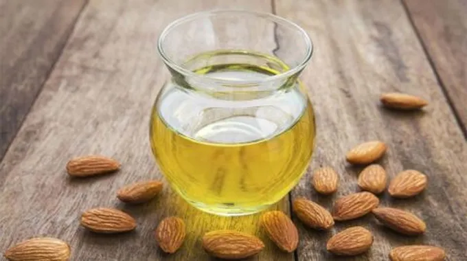 فوائد زيت اللوز للبشرة الدهنية