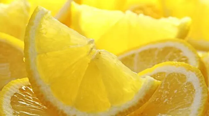 فوائد الليمون للوجه الدهني