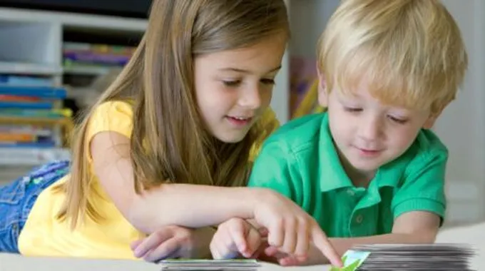 كيف يتعلم الطفل القراءة والكتابة
