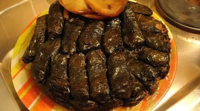 طريقة عمل محشي ورق العنب الحامض