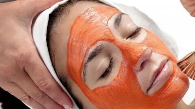 الماسكات الطبيعية لتفتيح البشرة الدهنية