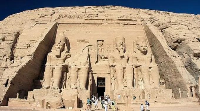 بحث عن آثار مصر