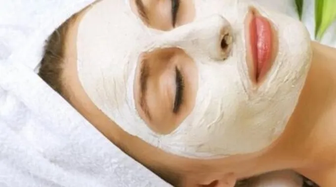 فوائد اللبن والعسل للبشرة