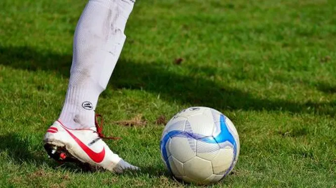 أول من اخترع كرة القدم