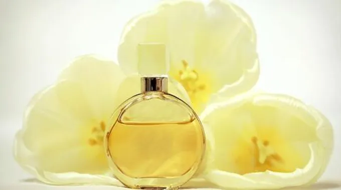 من ماذا يصنع العطر