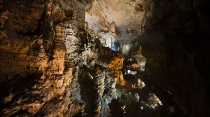 أين تقع مغارة جعيتا