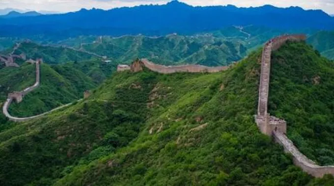 أين يقع سور الصين العظيم