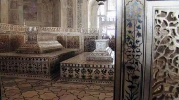 أين يقع ضريح تاج محل